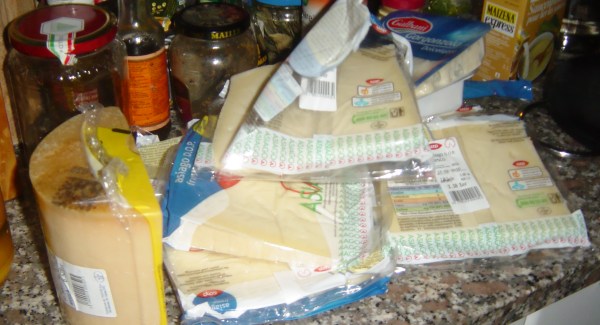 The ingredients used for the fondue.
