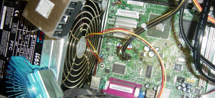 Removing the standard fan and preparing to install the ZM-NBF47.